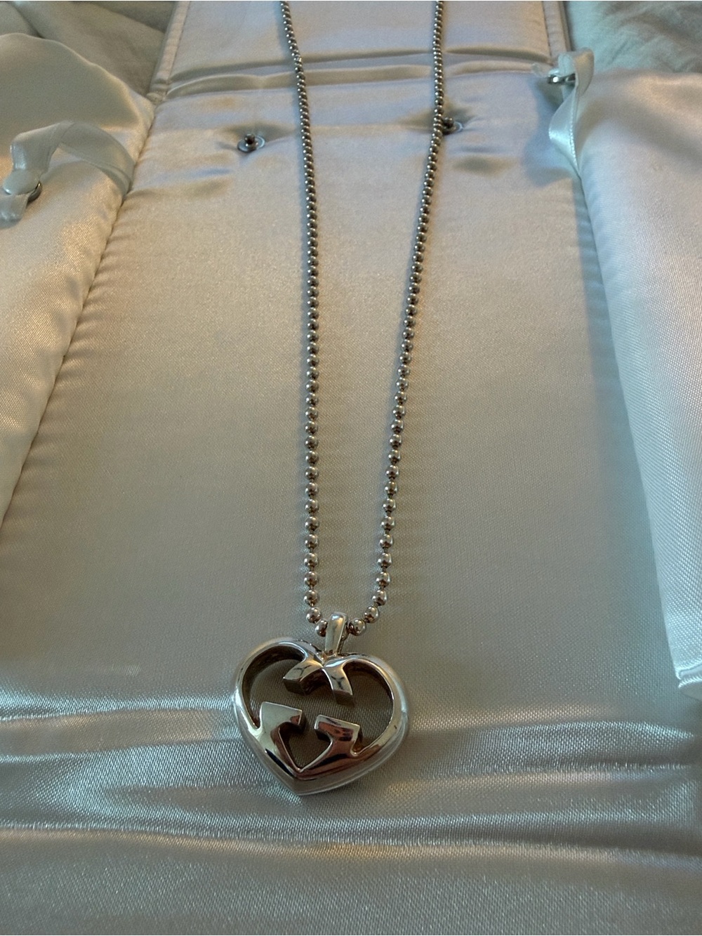 GUCCI Sterling Silver Beaded Heart Logo Pendant - Picture 4 of 13